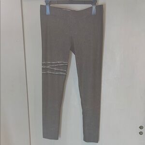 57 Peaks green black pebbles with barbed wire accent Leggings size large NWOT